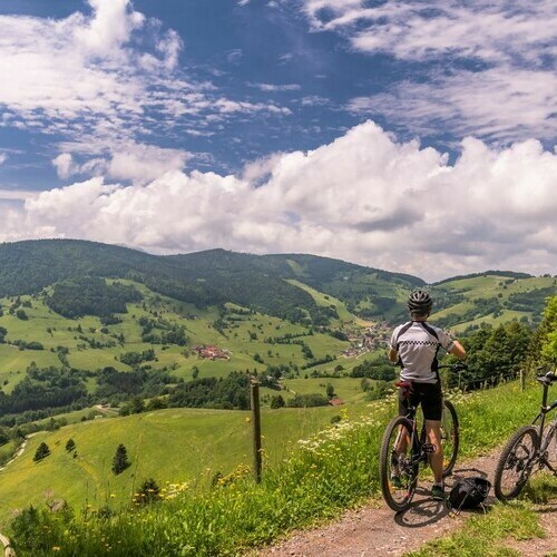 Ausblick auf das Wiedener Tal und den Rollspitz.