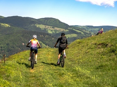 Mountainbiker bei der gef�hrten Mountainbike-Tour