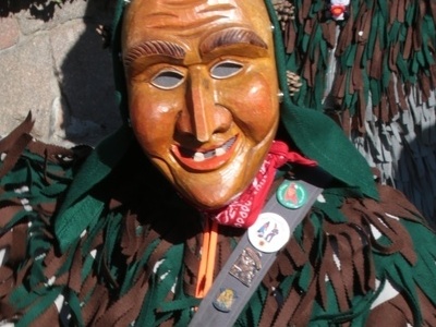 Narren der Narrenzunft Sch�nau an der Kinderfasnet 